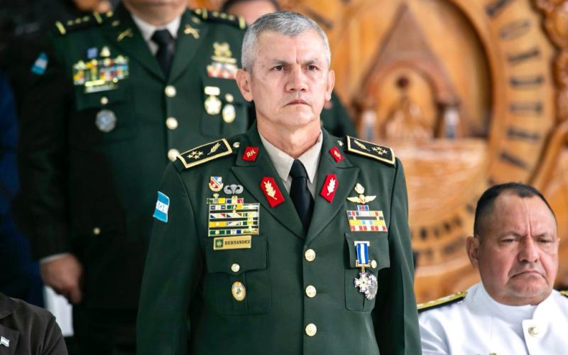 Roosevelt Hernández: un general en el centro de la controversia política y militar
