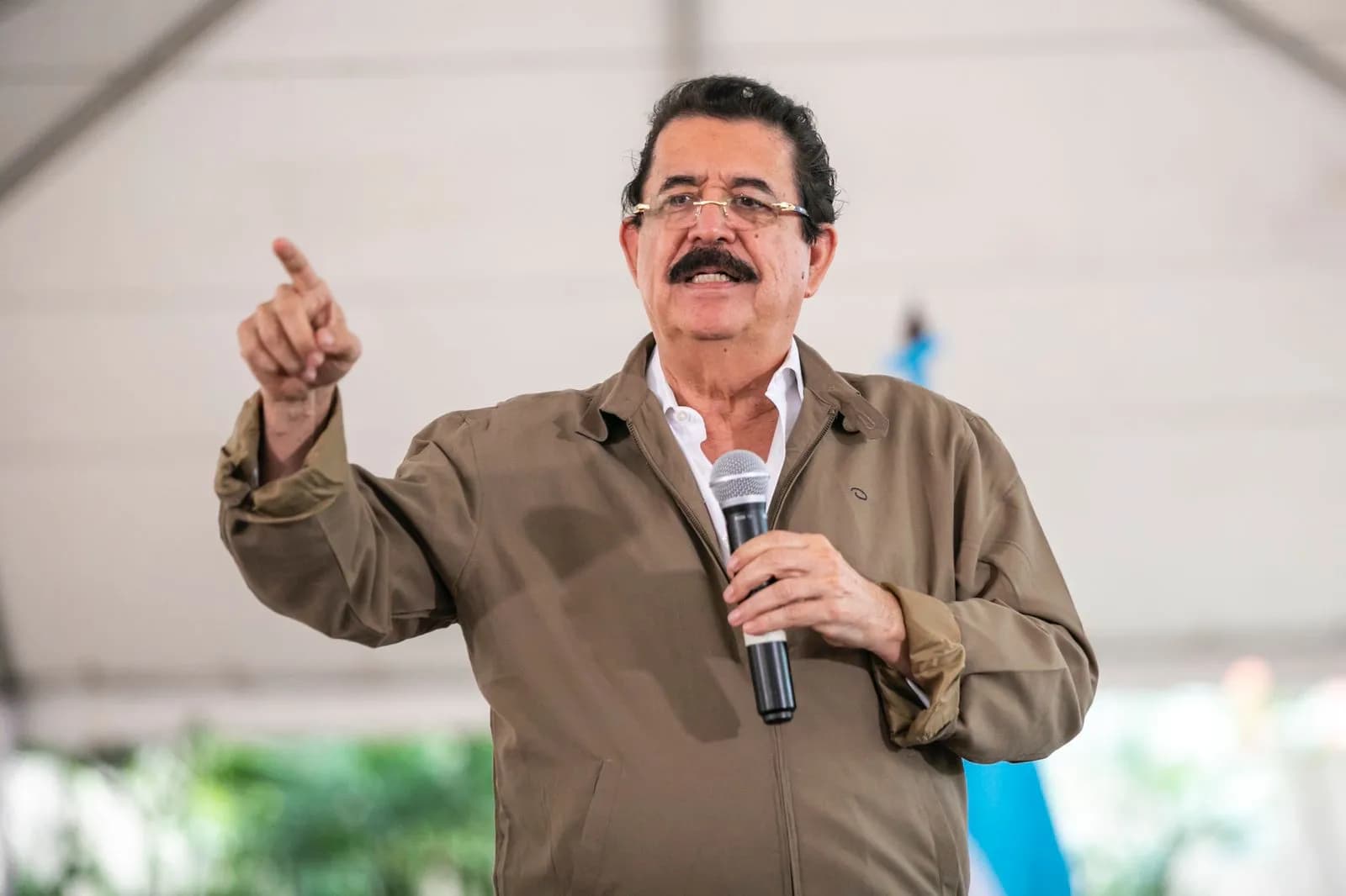 Mel Zelaya reconoce fraude electoral y sacude el escenario político hondureño