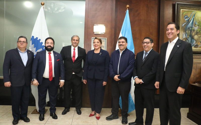 Acusan a Luis Redondo de incumplir la ley en manejo de renuncia en el CNE