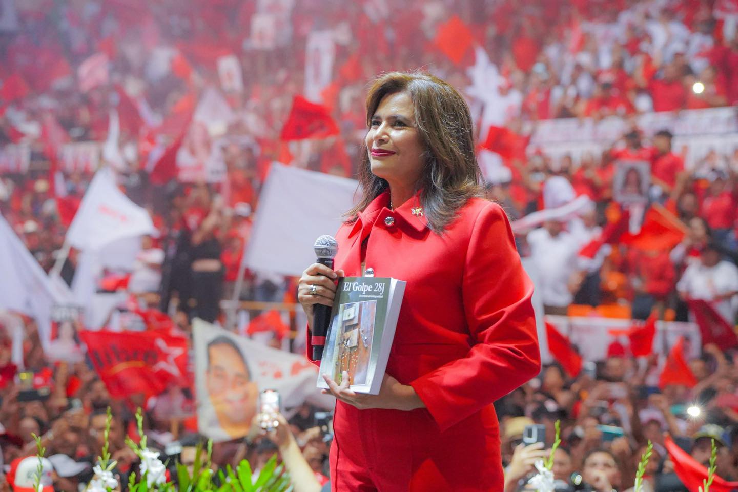 Caída en las encuestas y tensiones institucionales marcan la campaña de LIBRE en Honduras