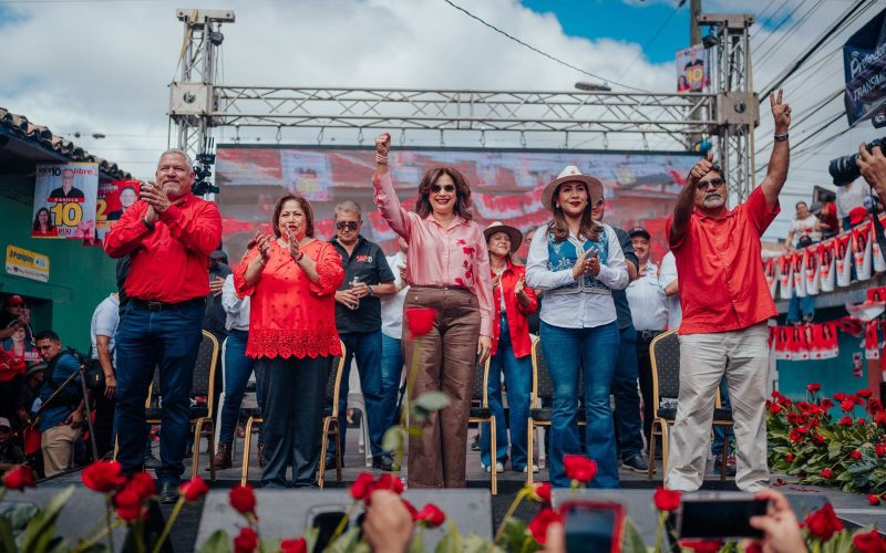 ¿Qué hay detrás de la caída de Rixi Moncada en encuestas por su discurso económico?